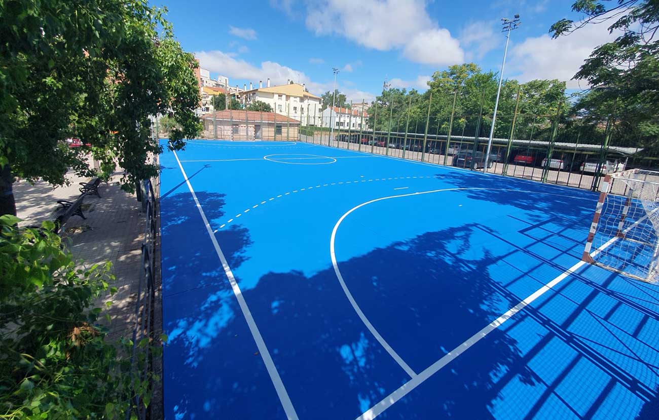 Pavimentos deportivos seguros para colegios: Tipos, Beneficios y Normativas